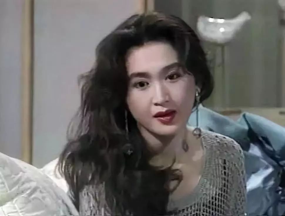 加拿大白富美香港演艺路：生不逢时的龙套生涯，她收获了完美婚姻