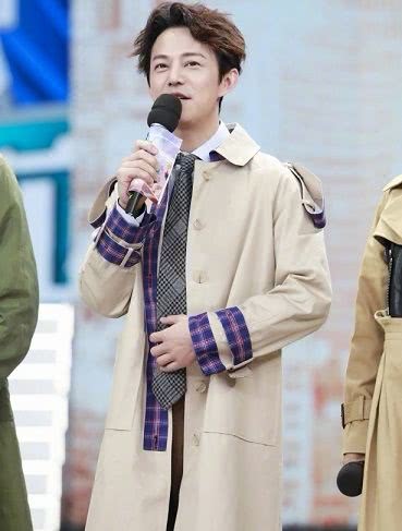 何炅做蛋糕上热搜却和何昊道歉在一起，网友集体看错调侃差点背锅