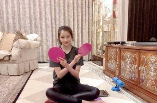 欧阳娜娜穿的潮鞋,欧阳娜娜穿潮鞋