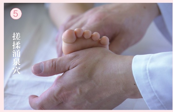 孩子腹痛用推拿法来缓解，家人不用乱着急