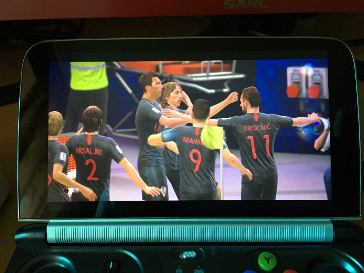 256G固态性能不虚小米，6寸掌机手感不输黑莓，游戏7天真实体验