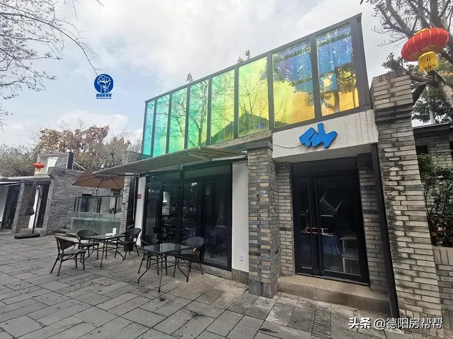 在这些酒精浓度50°的德阳街头,“耍家们”找到了商机