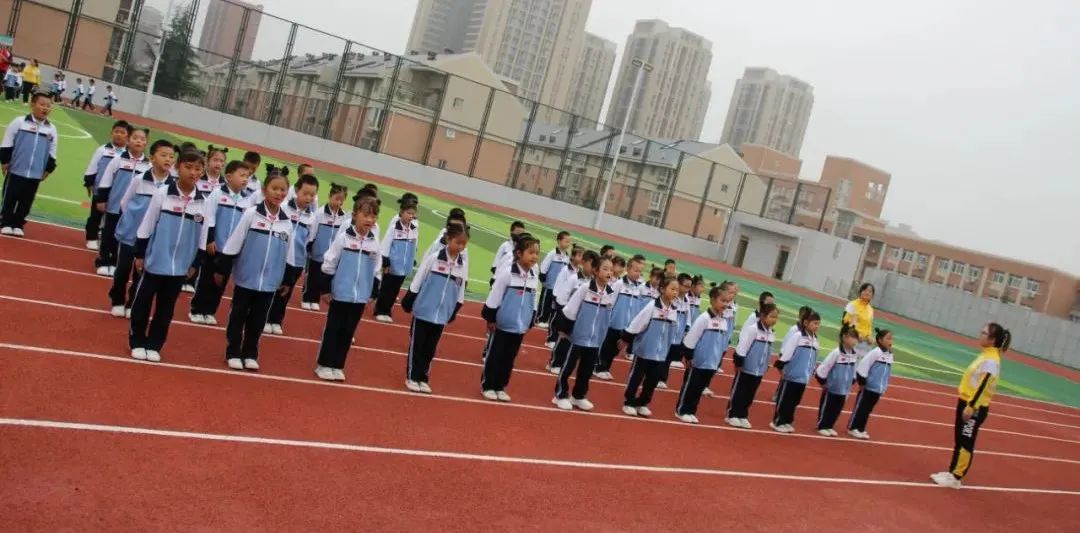 建*党**百年喜迎国庆——西安经开第二小学队列队形广播*比操**赛