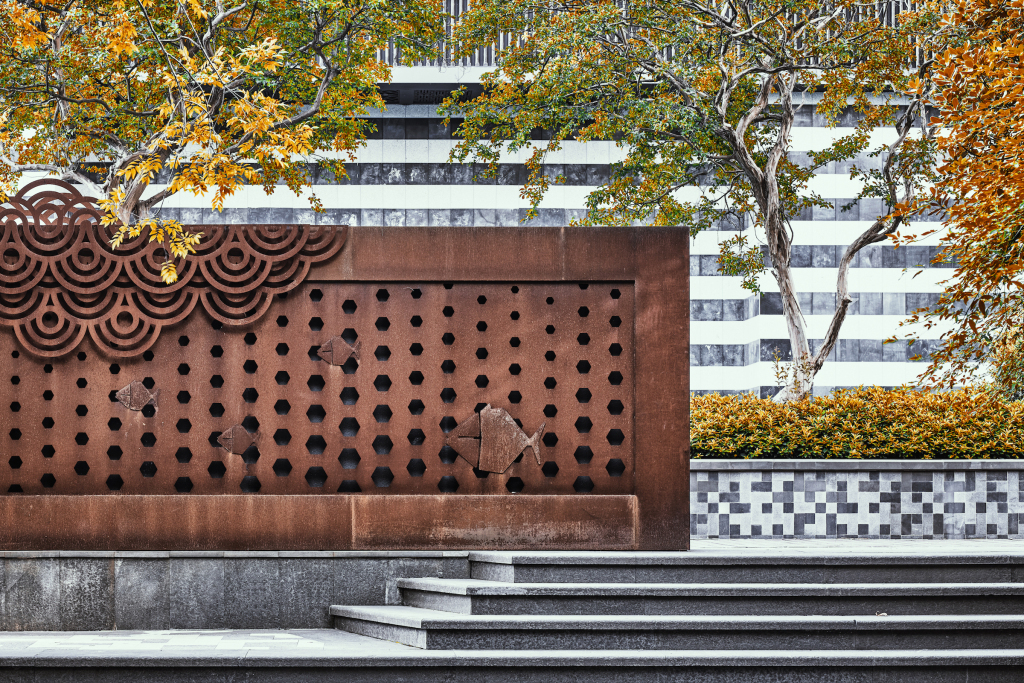 锈蚀耐候钢板表面需要处理么,耐候钢板在景观中的应用