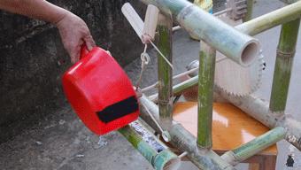 中国宝藏爷爷靠玩木头火到国外了,中国宝藏爷爷玩木头火到国外了