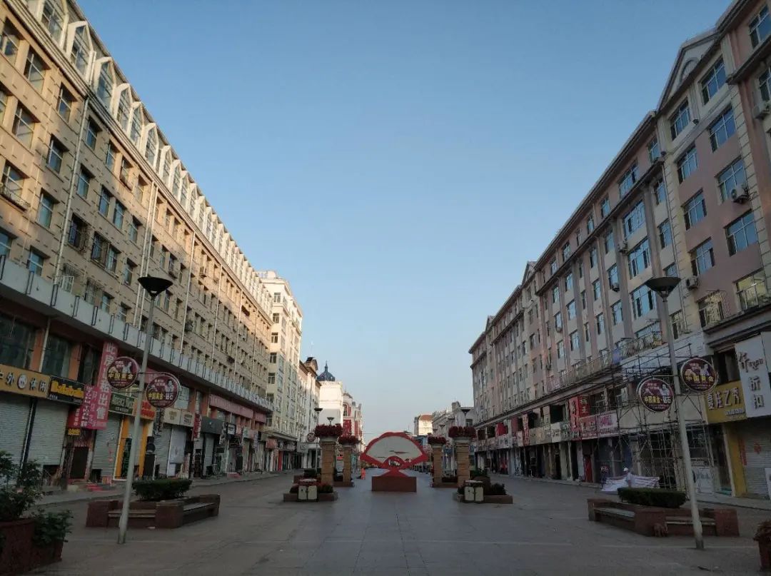 二手房5万+小区食堂却倒闭了!杭州人陷入“赛博朋克”式生活