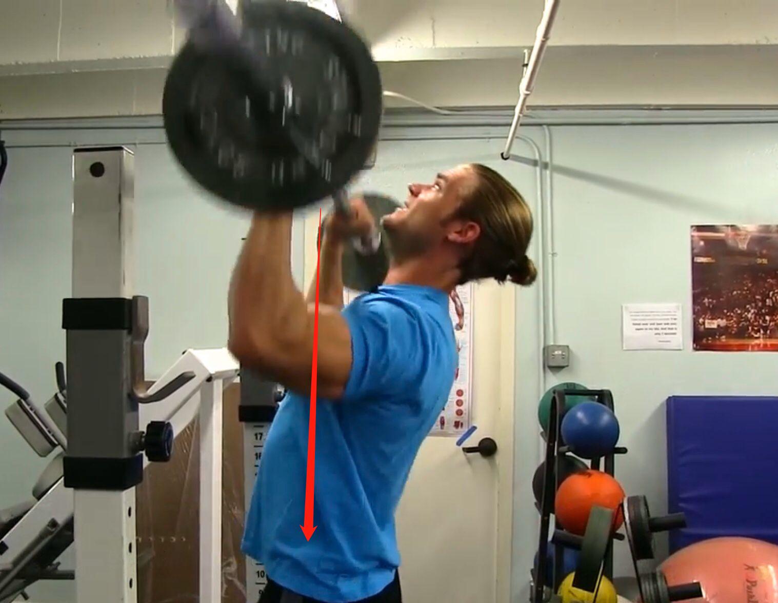 同样是杠铃推举，站姿比坐姿强在哪里？这几个要点让动作安全高效