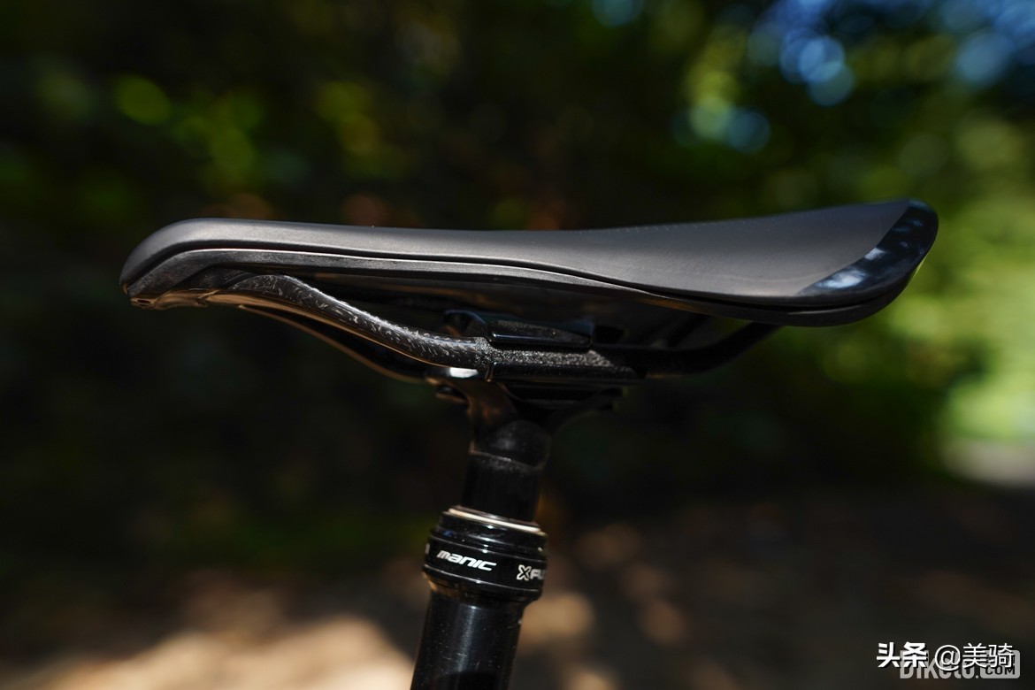 冒险砾石公路车评测,闪电公路车s-workssl7入门级