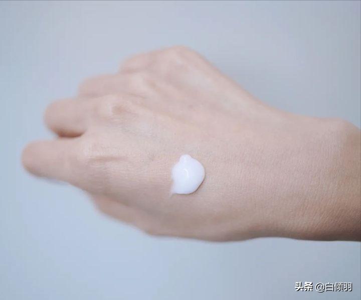 红肿硬块痘痘没有脓怎么快速消退,红肿痘痘不疼了但是还是有包