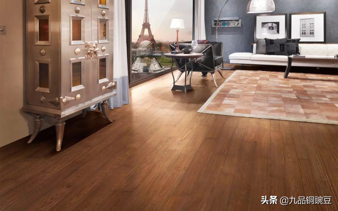 发泡胶打在地板下面地板起鼓,地板上面铺的木地板鼓了怎么处理