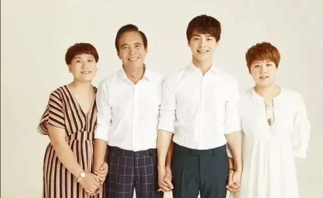 马天宇是他儿子，他赌博酗酒妻子自杀，儿子不怪他还让他回归家庭