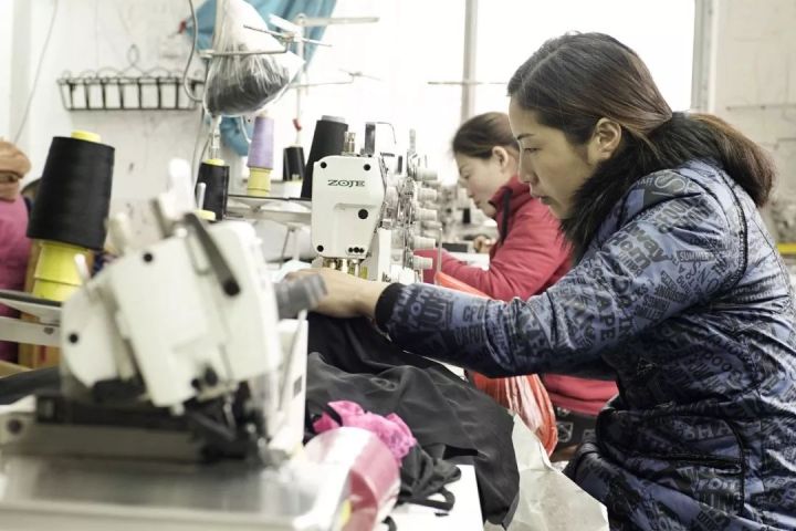 90后小伙休学创业,90后卖内衣赚3亿