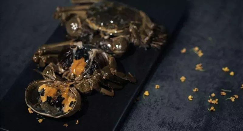 真正吃螃蟹的吃法应该是这样的,吃螃蟹时的美味