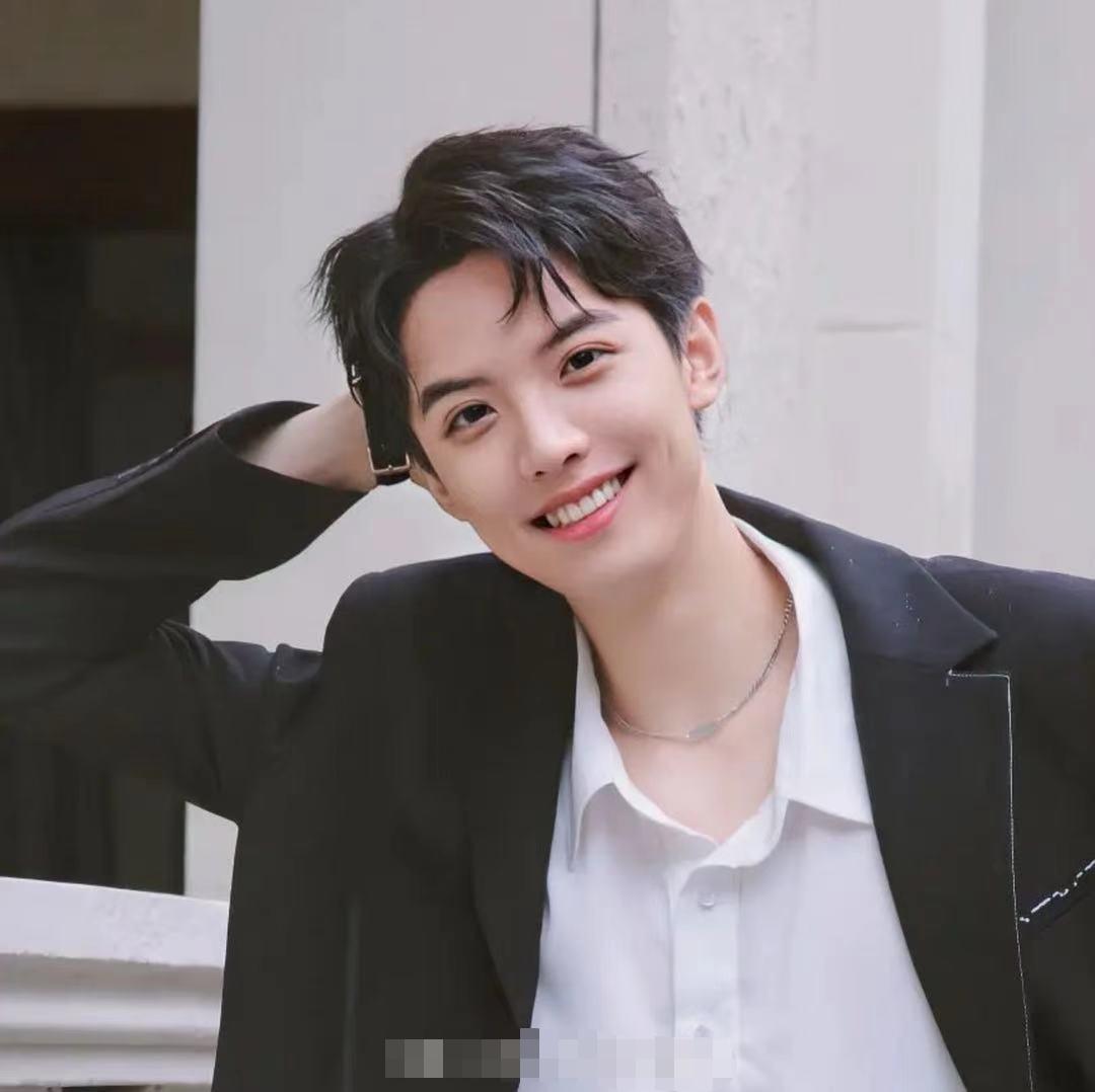 明星撞脸不可怕性别不同就尴尬,意想不到的明星撞脸