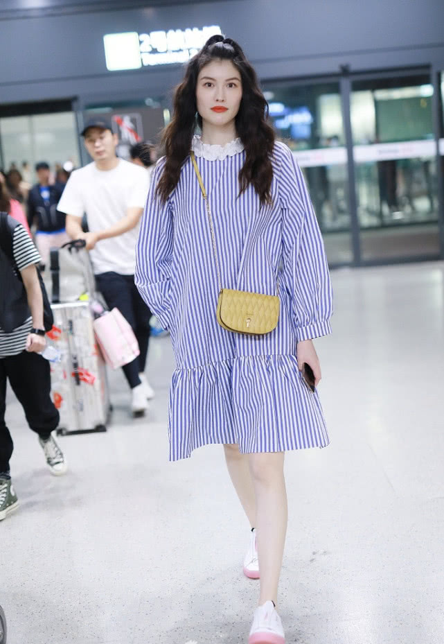 何穗杨幂穿的什么,杨幂黑色蓬蓬裙穿搭