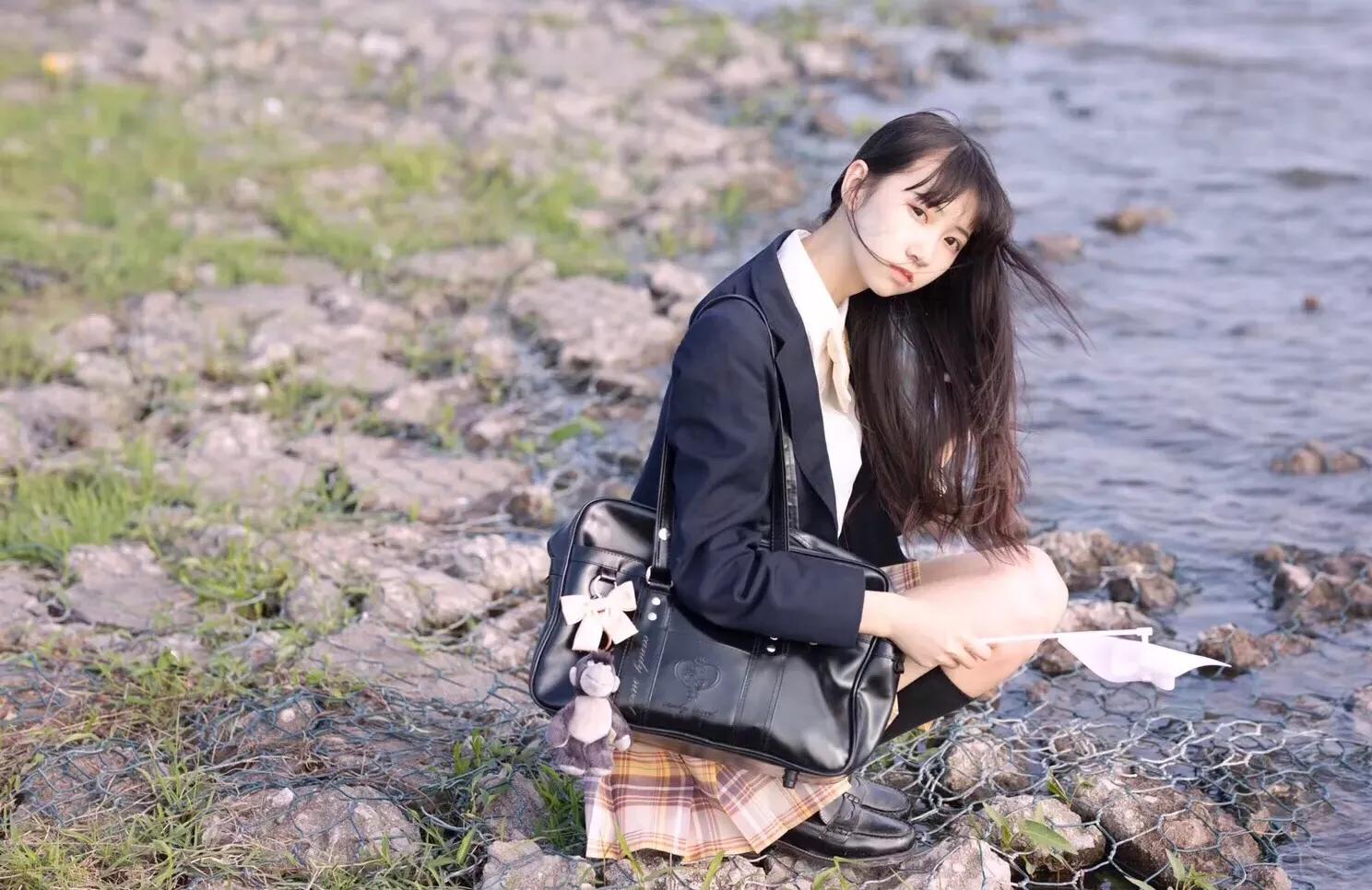 在校园穿JK制服是什么体验？回头率高么？