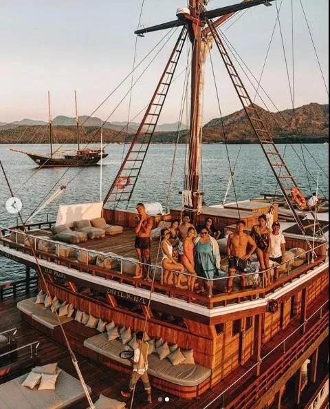 富二代人骨皮包的真实图片,人骨皮包真相曝光