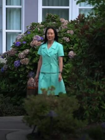 瀛熸櫄鑸熺櫧鑹茶タ瑁呰,瀛熸櫄鑸熺┛鎼皬榛戣