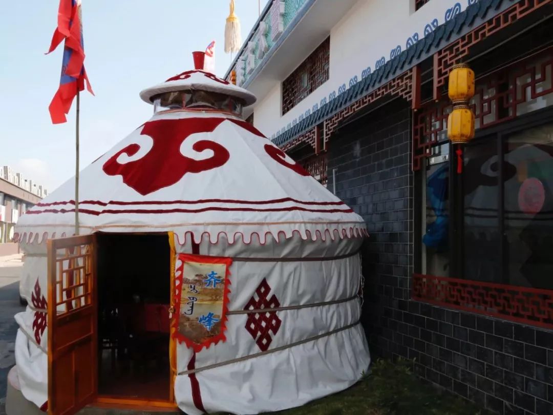 可以吃烧烤烤全羊的地方,有篝火烤全羊的地方