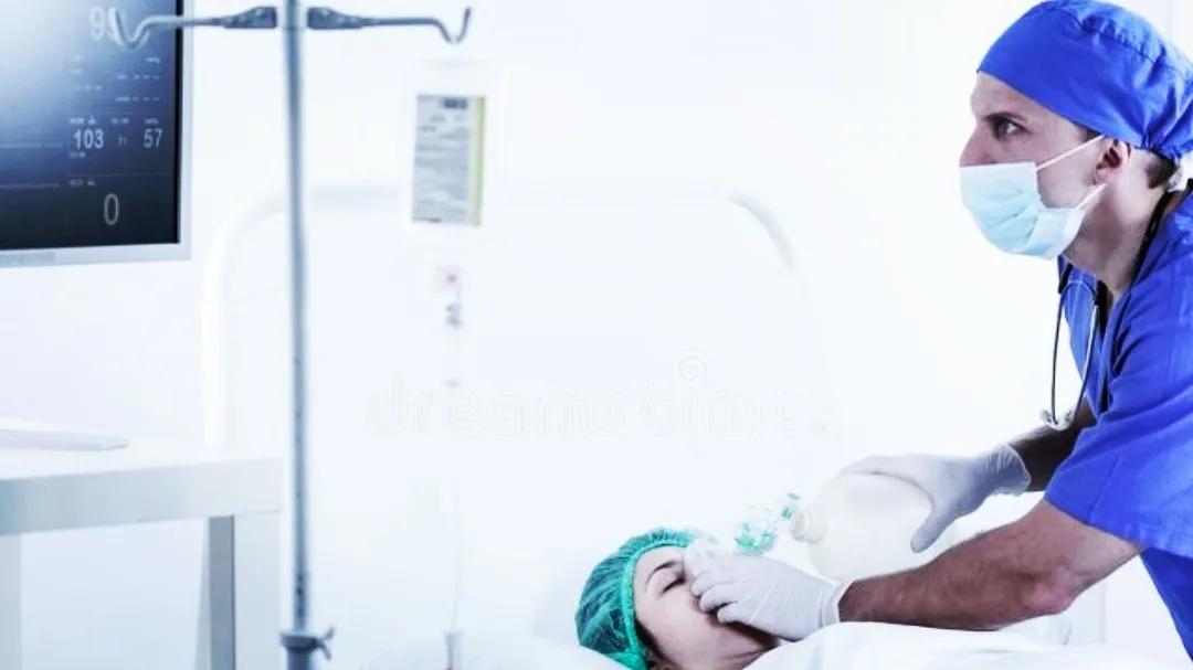 腹痛患者，肌注布桂嗪后发生呼吸心跳骤停，徒手复苏20分钟成功