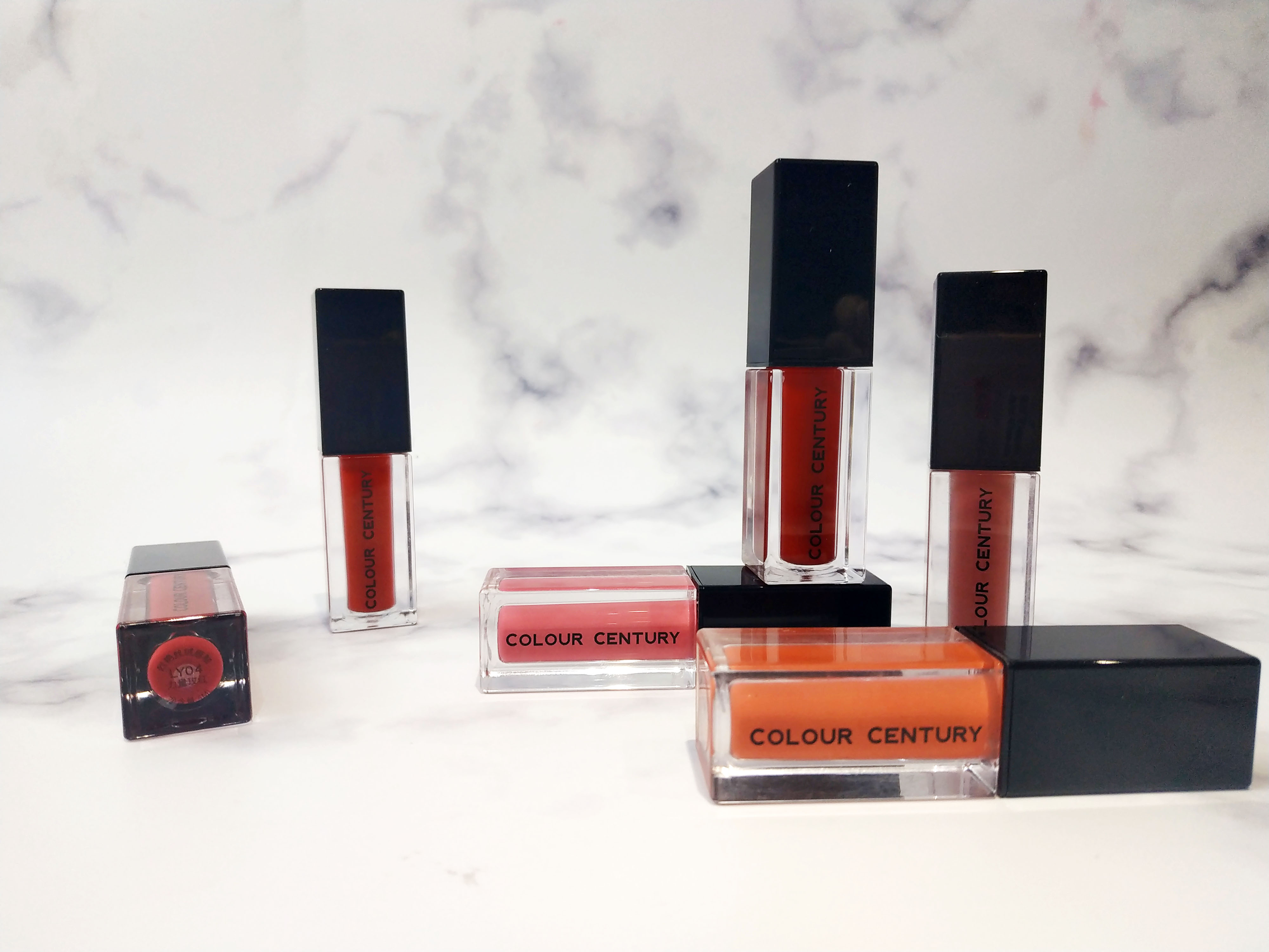 只卖一个色号唇釉哑光,唇釉99元一支