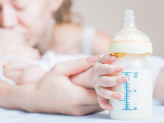 母乳冷冻后还有免疫活性吗,母乳冷冻后宝宝吃得少能吃饱吗