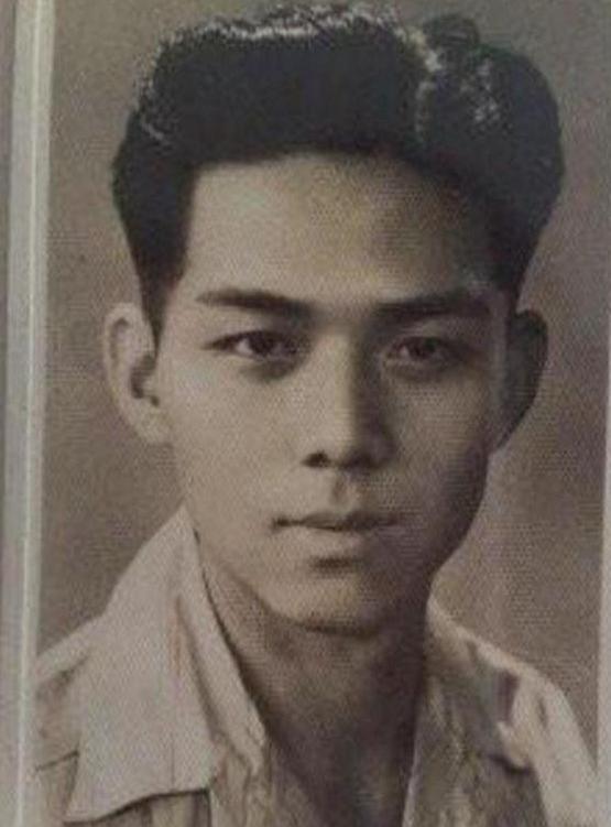 “爸妈,你俩怎么在一起的”,父母颜值差距大,网友:所以我普通