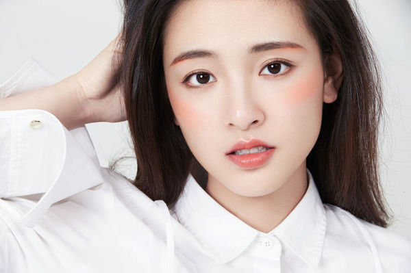 下吊眼适合什么样的眼影,泡泡眼眼影的正确画法