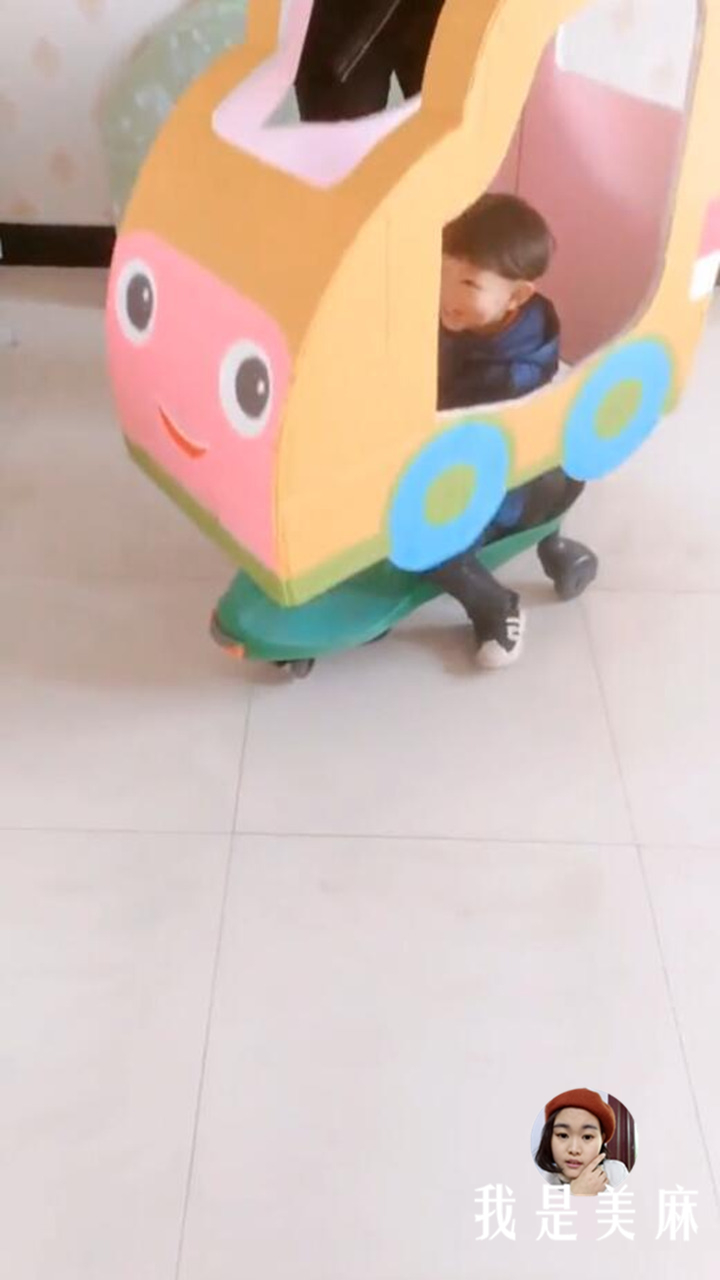 废纸箱自制小汽车简单又漂亮,用废纸箱给孩子做小汽车