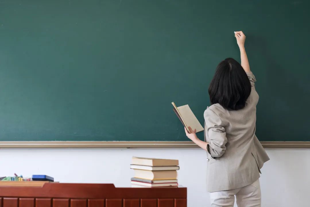 学生作弊被光头老师抓住,名校学生作弊