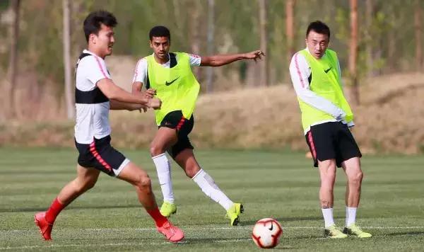 中超联赛上港vs天海,上海上港vs天津天海