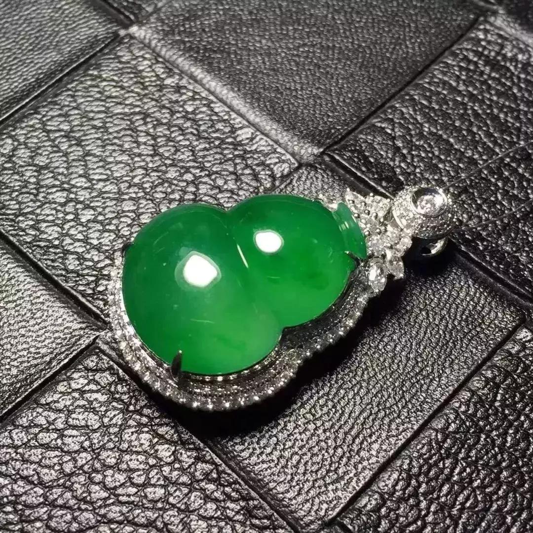 6类人群、30种翡翠。翡翠可不能随便送人，现在看还不晚！