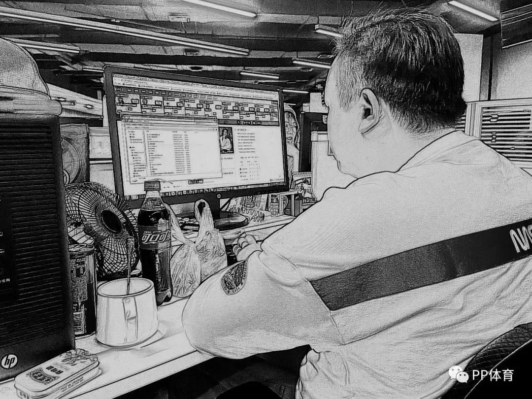 八里庄17F的长明灯火足球狗的日常