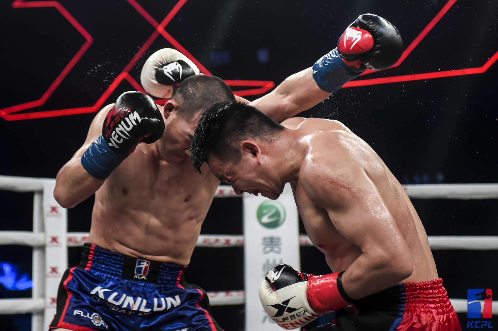 昆山足球13连胜,昆山4-0大胜巴萨