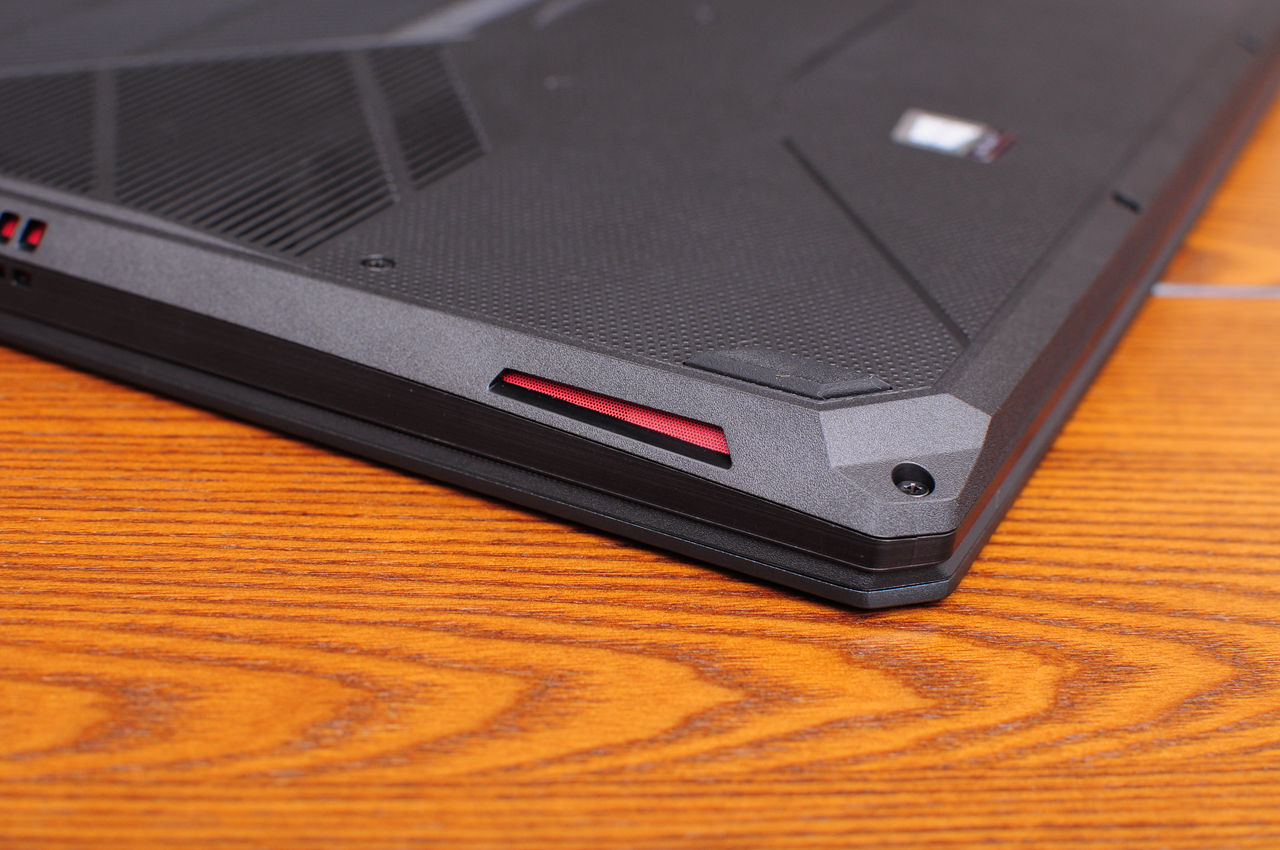 开箱一款最牛逼的游戏笔记本电脑,特别值得入手的游戏笔记本