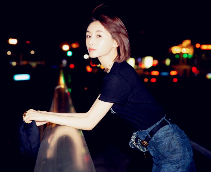 她原名叫王蒙蒙，王朔帮她进入娱乐圈，与刘涛、杨紫合作很愉快