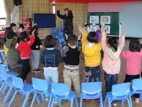 碧桂园百城公益行南部站,梦想碧桂园慰问儿童