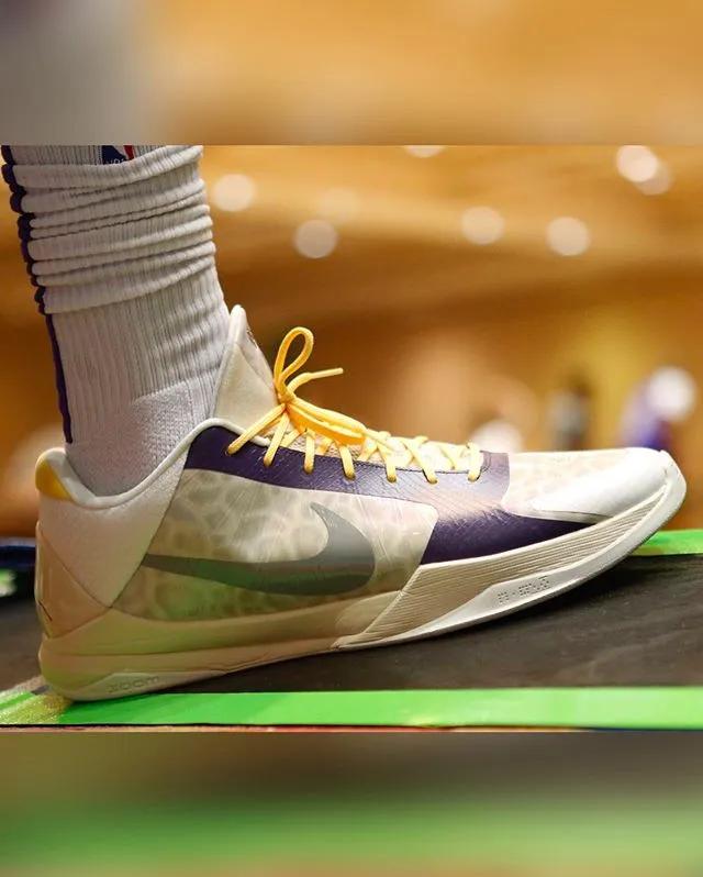 nba球员上脚aj36塔图姆,海沃德16-17赛季上脚战靴