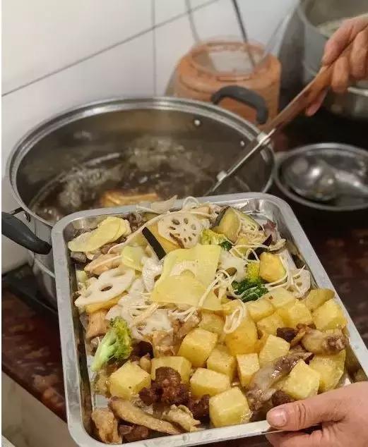 我在2018年的网红美食堆里，精挑出了这23家火爆的店给你！