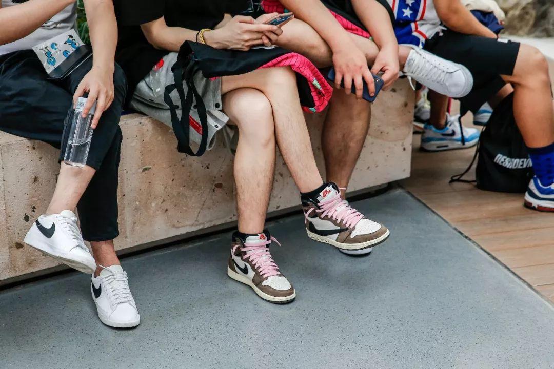 AJ、Yeezy谁更受欢迎？鞋头的本质也是球鞋复读机？