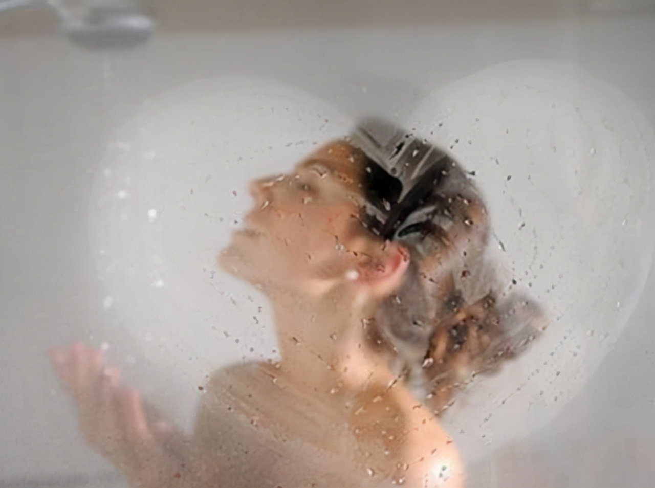 一到冬天脱了裤子腿就特别痒,冬天裤子一脱里面全是皮屑