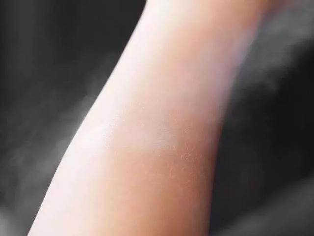 这个防晒喷雾有点豪！砸了几十万到李佳琦直播间，就为了冒个头