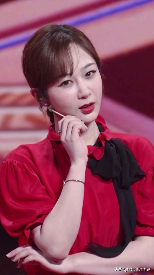 杨紫最新淡蓝色礼服,27岁杨紫穿什么裙子好看