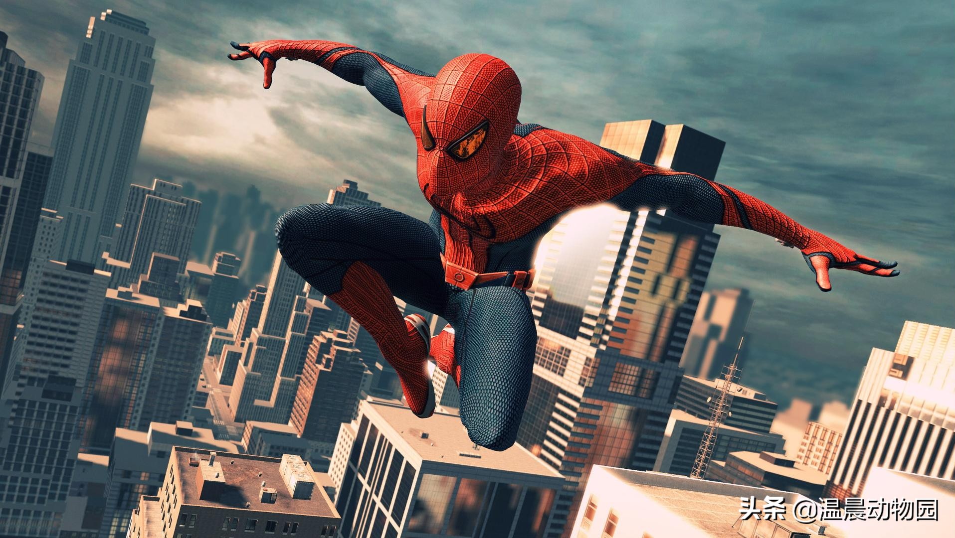 配色酷似蜘蛛侠的姆万扎鬣蜥，别怀疑，这不是修图作品，而是真的