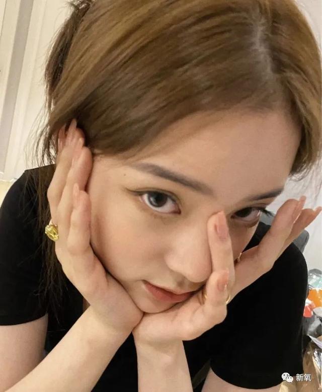 被嘲了20年的塌鼻子,欧阳娜娜终于忍不住在生日这天给do了?