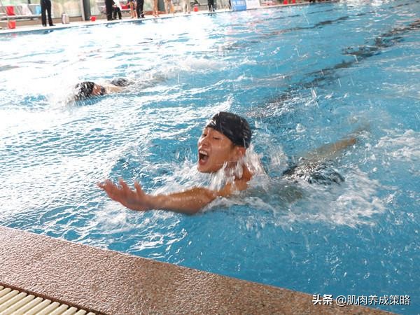 驼背怎么办？不要担心，这里有方法可以帮你矫正