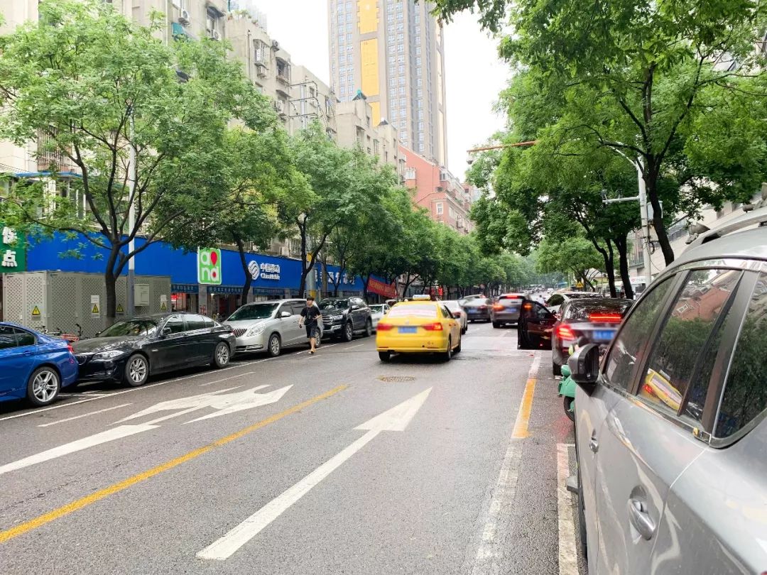 在南京月薪一万的工作,月薪1万5真的养不起车吗