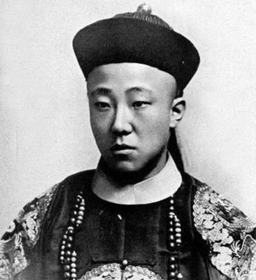 丫鬟嫁人夫人不舍，老爷：给做我二房，你们还是姐妹，不是更好？