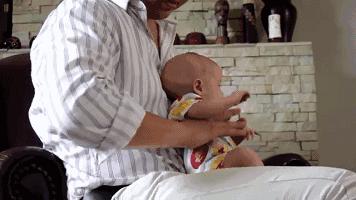 宝宝有胀气怎么拍嗝最有效,宝宝胀气后如何快速拍嗝