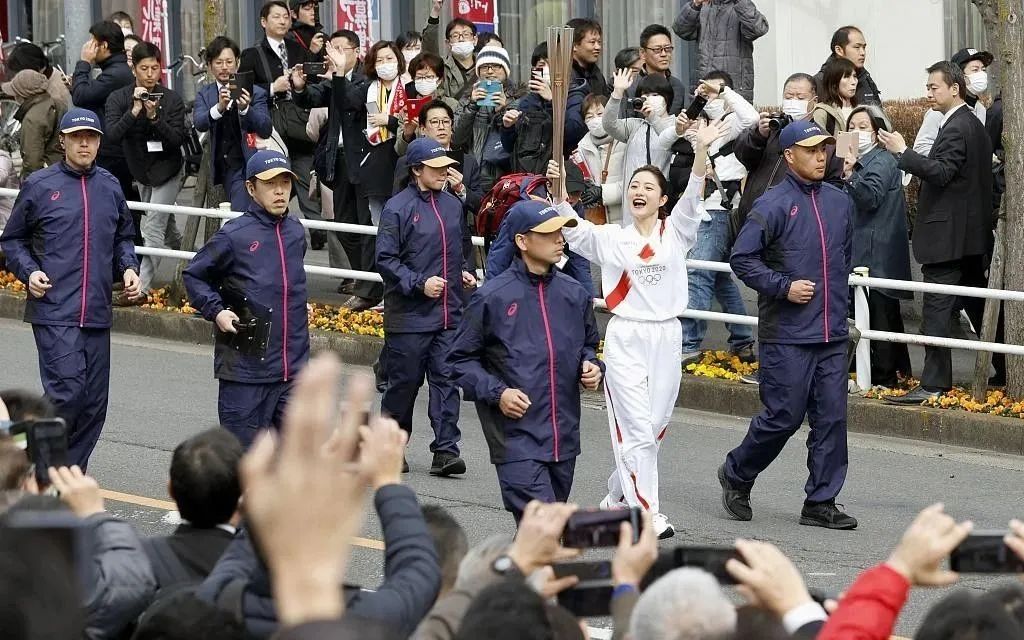 钟南山害怕的事情正在全世界上演！为什么中国的作业抄不了？